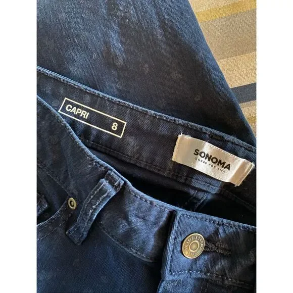 Sonoma dark wash capris with subtle print size 8 - Picture 8 of 10